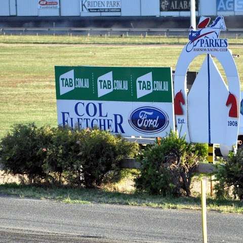 Photo: Parkes Harness Racing Club